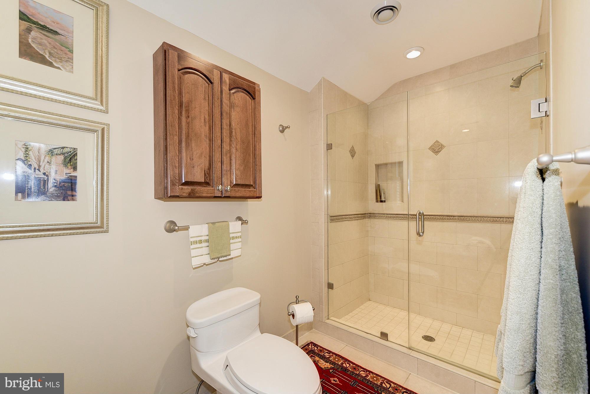 4415 Boxwood Road Bethesda, MD 20816 - Photo 15 of 30 Bath (Master)