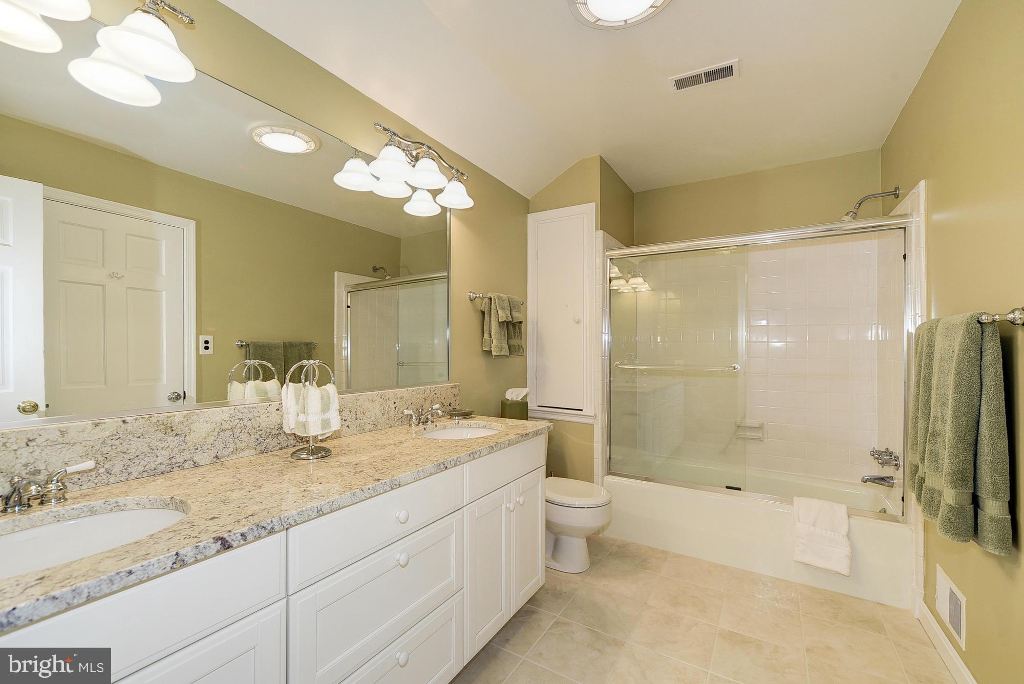 4415 Boxwood Road Bethesda, MD 20816 - Photo 19 of 30 Jack and Jill bath