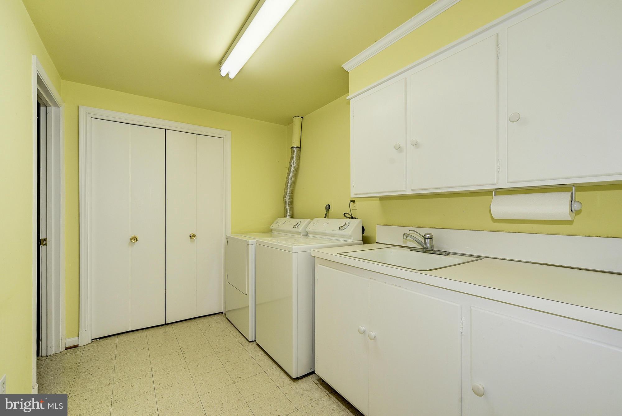 4415 Boxwood Road Bethesda, MD 20816 - Photo 26 of 30 Laundry room