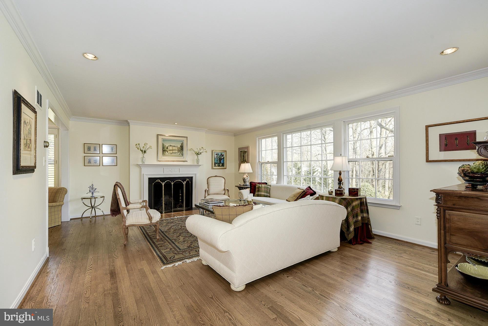 4415 Boxwood Road Bethesda, MD 20816 - Photo 4 of 30 Living Room
