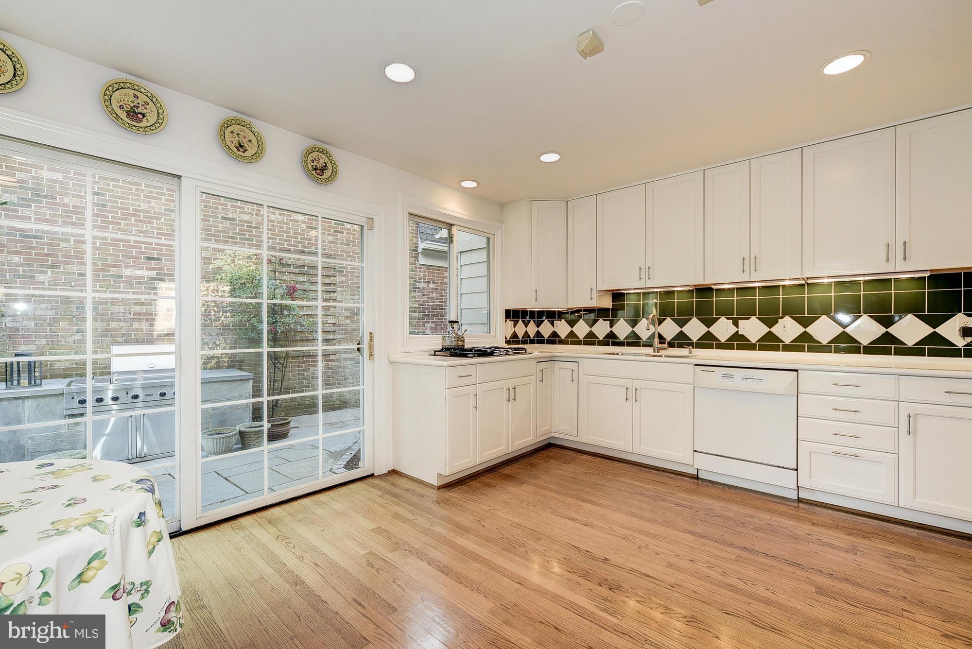 4415 Boxwood Road Bethesda, MD 20816 - Photo 8 of 30 Kitchen