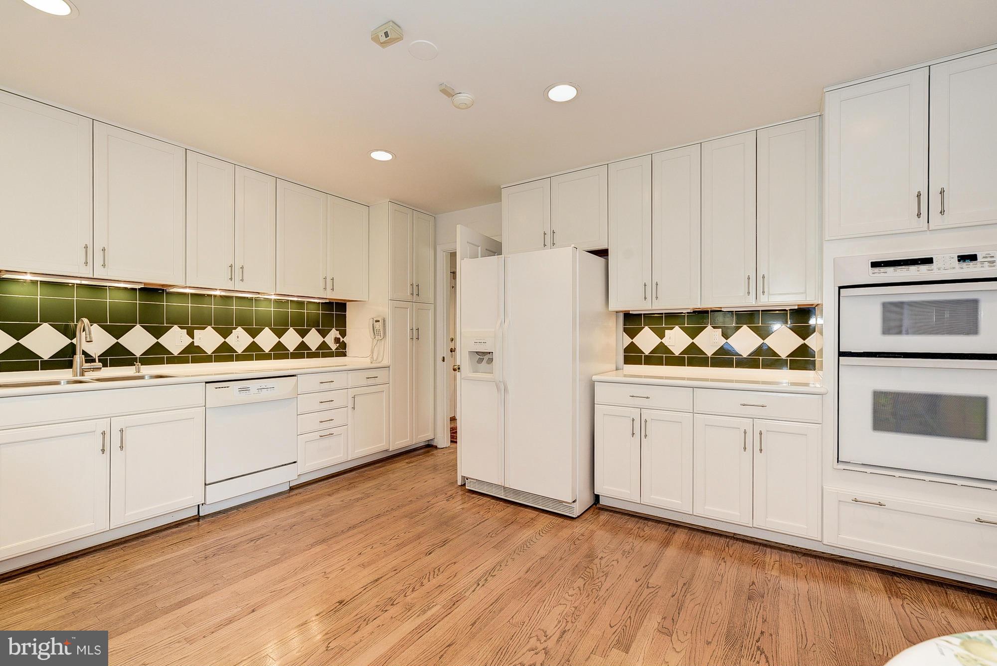 4415 Boxwood Road Bethesda, MD 20816 - Photo 10 of 30 Kitchen