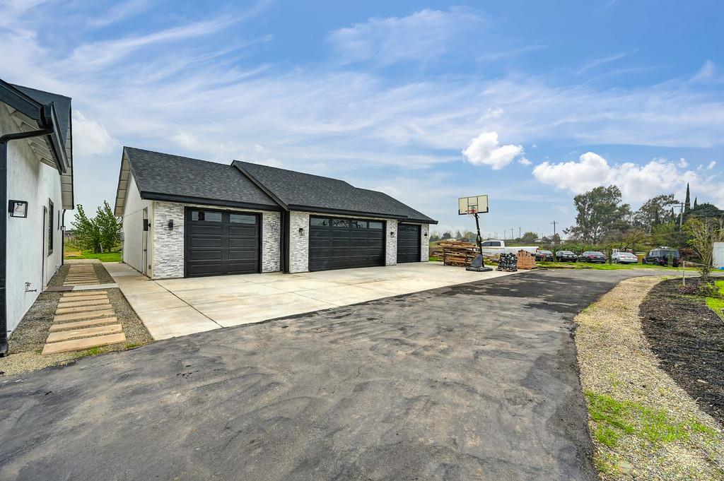 7011 Kemper Road Oakdale, CA 95361 - Photo 4 of 50