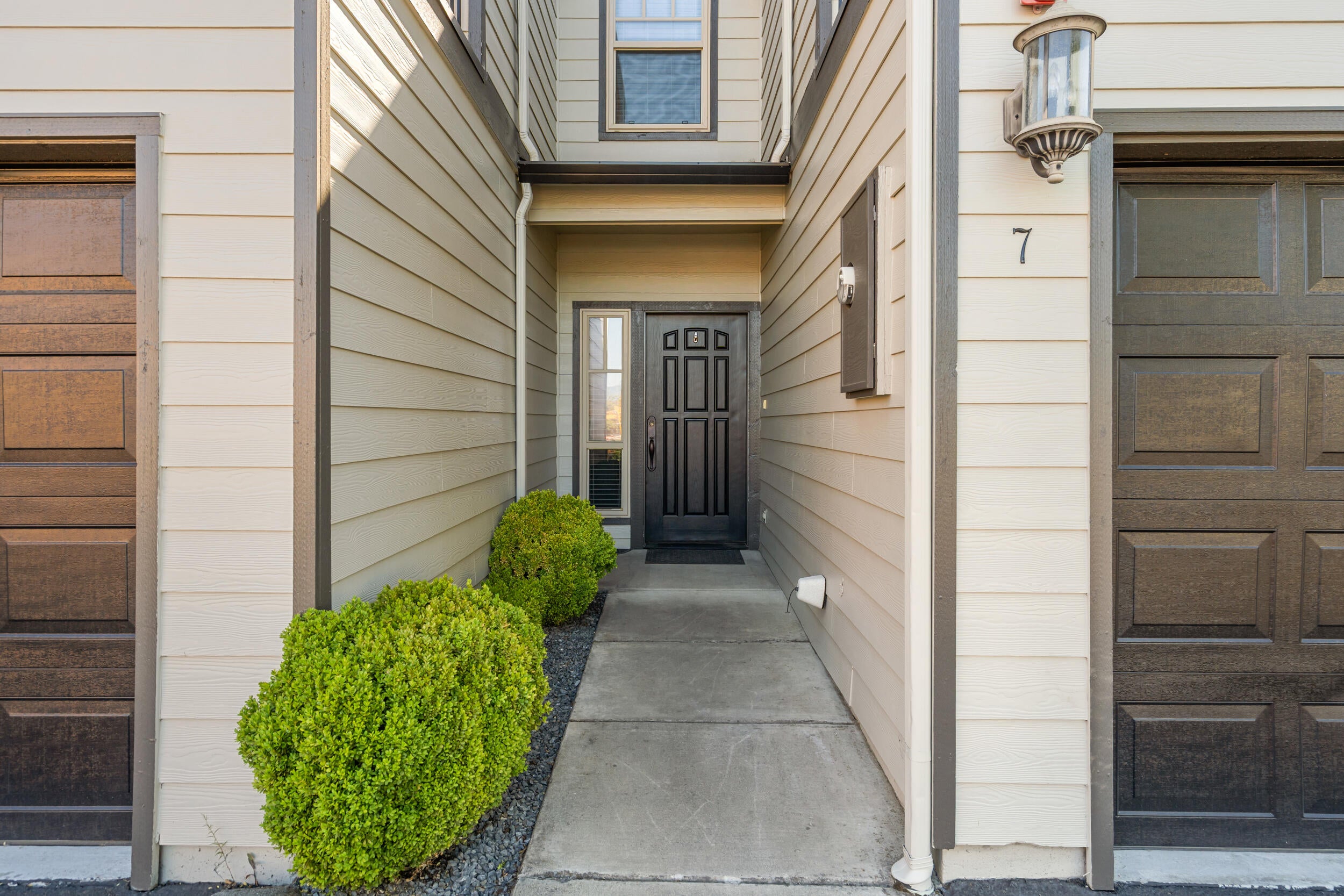 2210 East Barnett Road, Unit 7 Medford, OR 97504 - Photo 2 of 25 2_ 2210 e barnett rd, medford-25