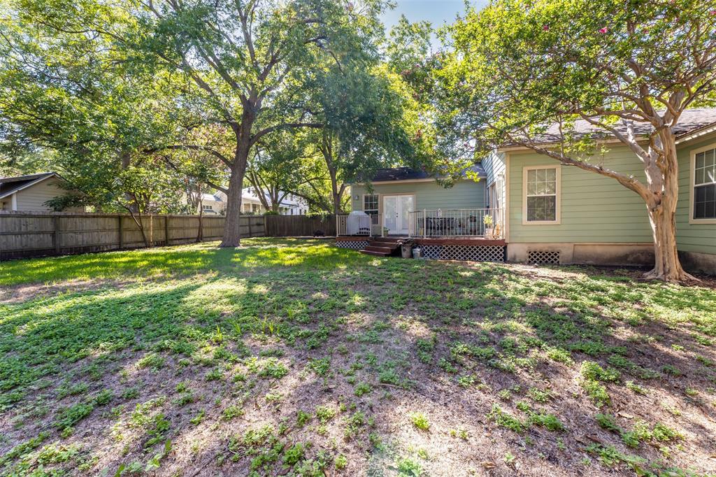 608 East 13th Street Georgetown, TX 78626 - Photo 20 of 22 a backyard of a house with lots of green space