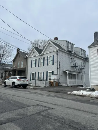 $2,000 | 148 Clinton Street, Unit 5, Montgomery, NY 12549