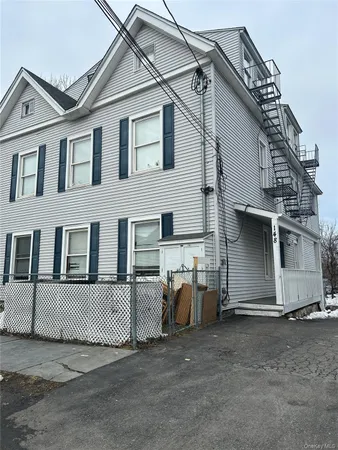 $2,000 | 148 Clinton Street, Unit 5, Montgomery, NY 12549