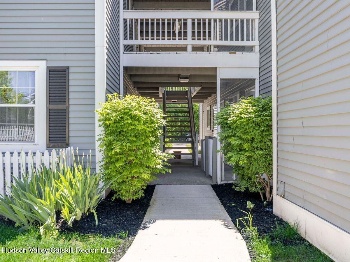 902 Commons Way, Unit B Fishkill, NY 12524 - Photo 4 of 24 a front view of a house with a garden