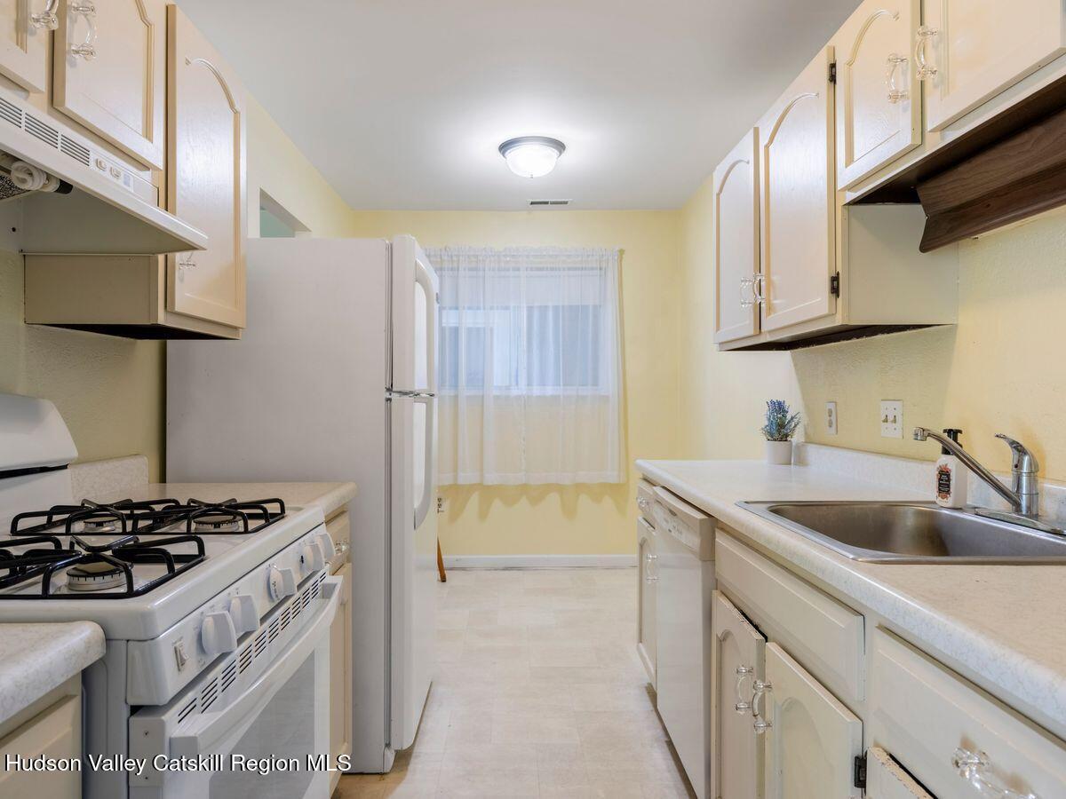 902 Commons Way, Unit B Fishkill, NY 12524 - Photo 7 of 24 a kitchen that has a sink and a stove