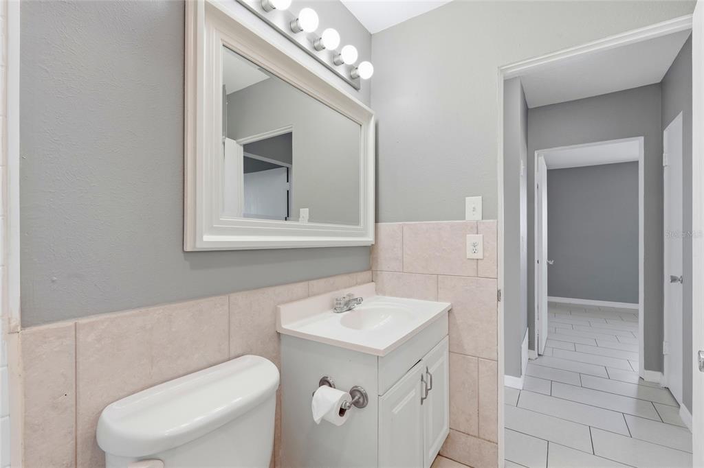 363 Glen Oak Road Venice, FL 34293 - Photo 39 of 53 a bathroom with a toilet sink and mirror