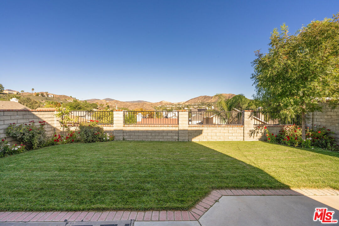 22825 Aspen Court Saugus, CA 91390 - Photo 35 of 48