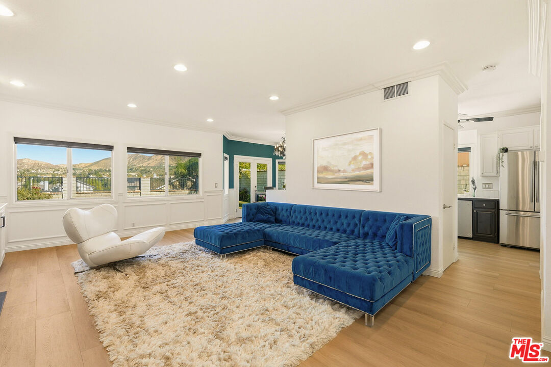 22825 Aspen Court Saugus, CA 91390 - Photo 5 of 48