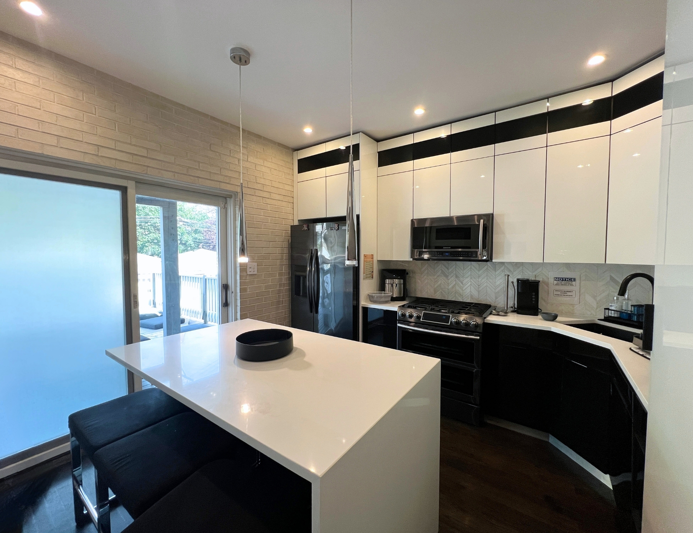 3839 North Hamlin Avenue, Unit 1 Chicago, IL 60618 - Photo 3 of 12