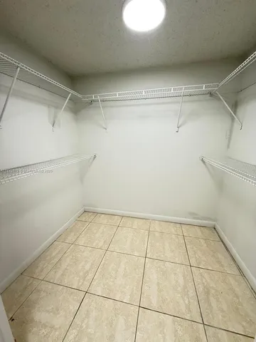 $2,050 | 13499 Biscayne Boulevard, Unit 1114, North Miami, FL 33181