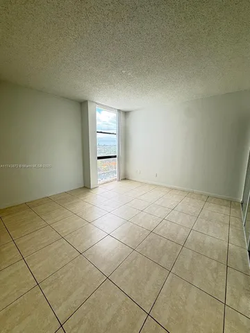 $2,050 | 13499 Biscayne Boulevard, Unit 1114, North Miami, FL 33181