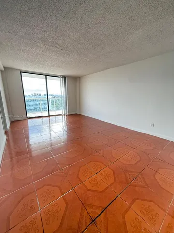 $2,050 | 13499 Biscayne Boulevard, Unit 1114, North Miami, FL 33181