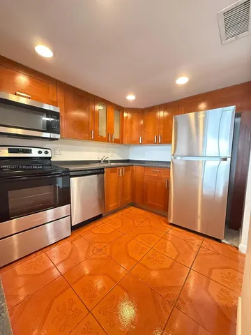 $2,050 | 13499 Biscayne Boulevard, Unit 1114, North Miami, FL 33181