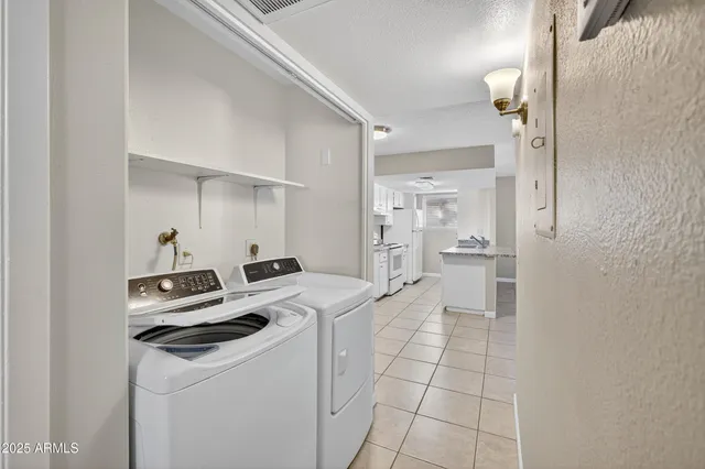a kitchen that has a stove and a refrigerator