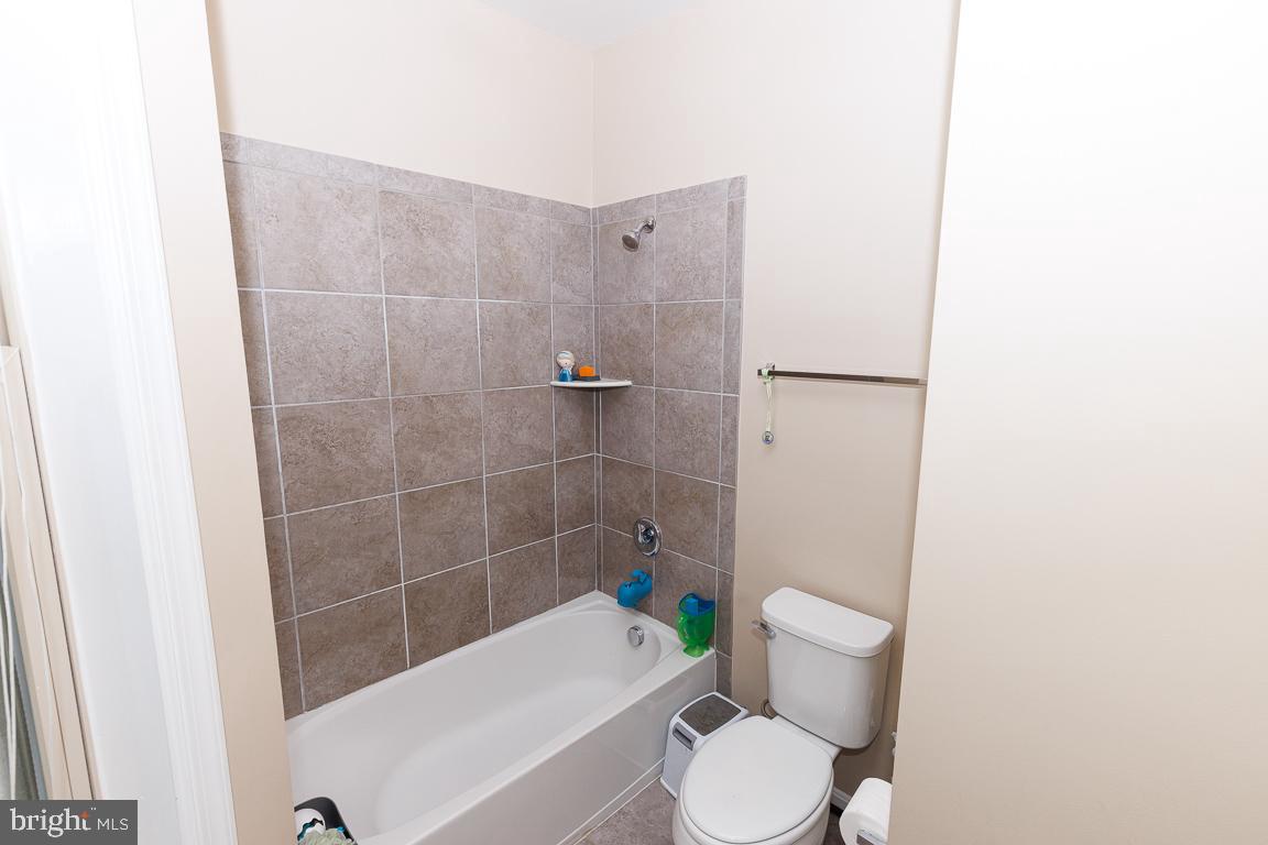9203 Rice Avenue Lanham, MD 20706 - Photo 35 of 59 Hallway Bath