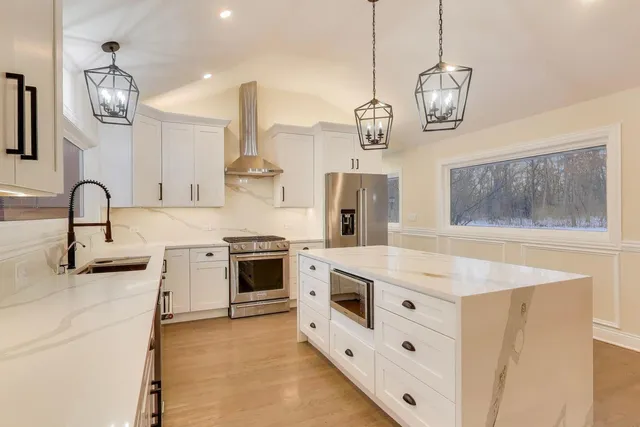 $749,900 | 26225 North Hickory Road, Mundelein, IL 60060