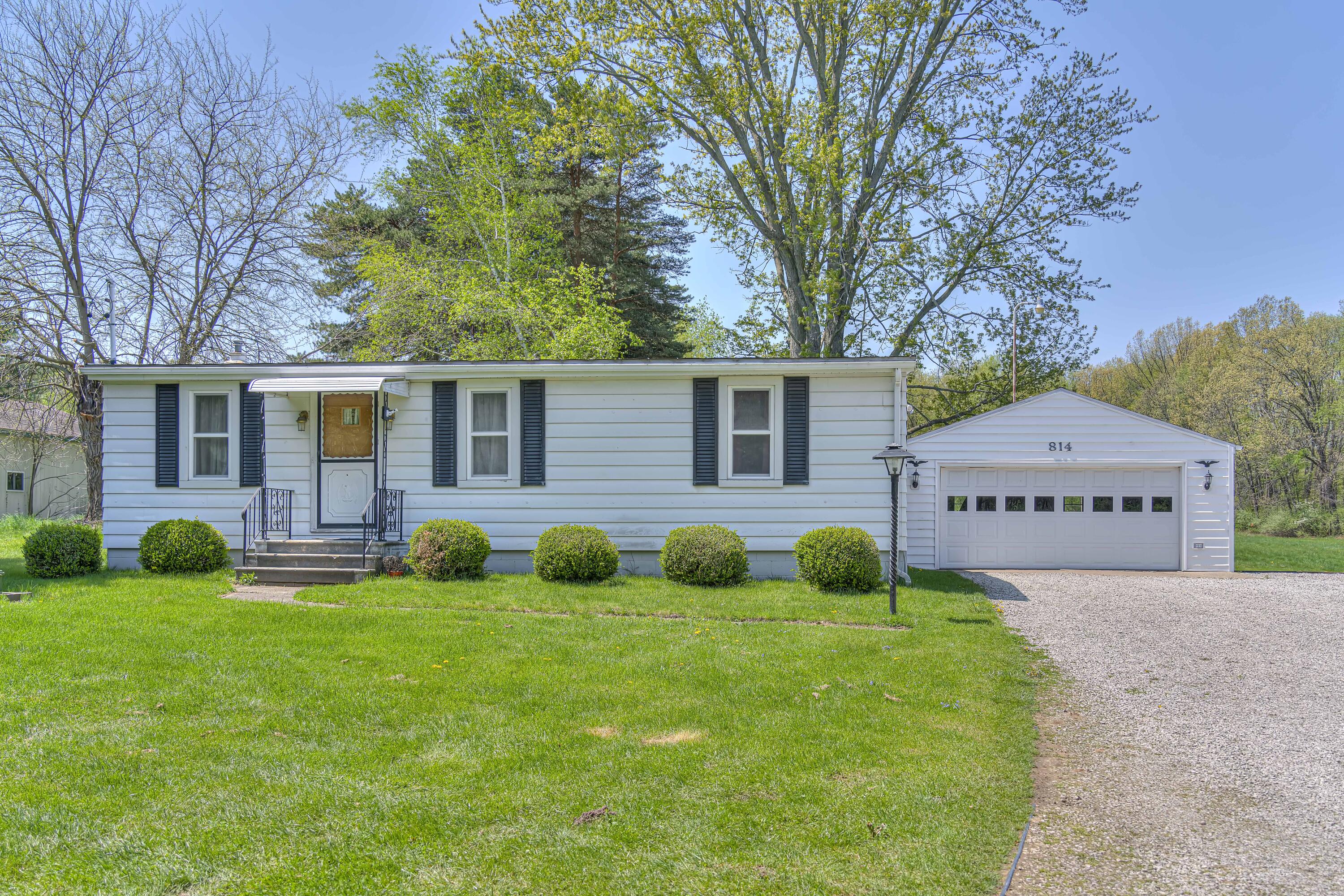 814 Blackman Road Jackson, MI 49201 - Photo 1 of 37 814 Blackman Rd 03