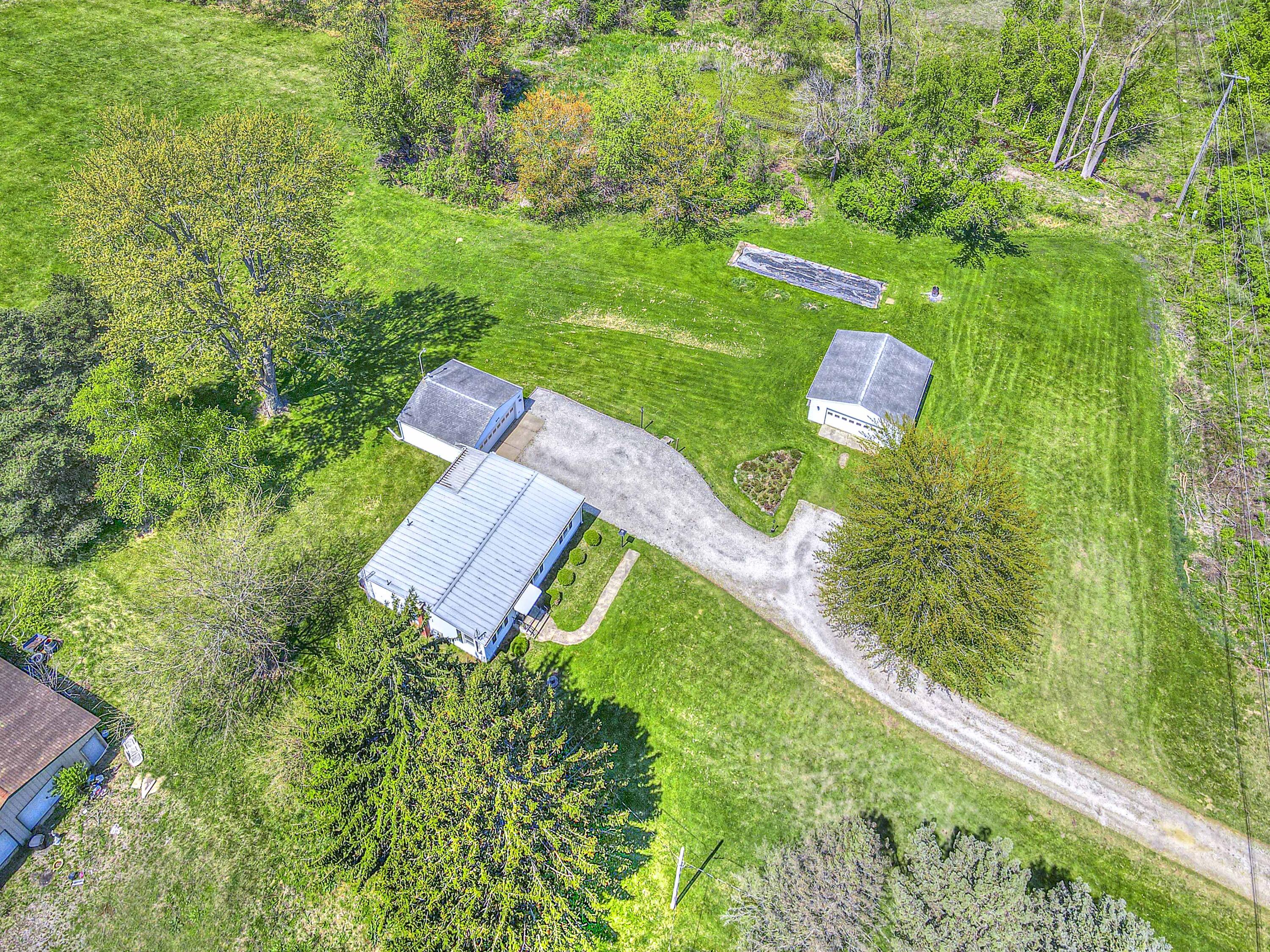 814 Blackman Road Jackson, MI 49201 - Photo 2 of 37 814 Blackman Rd 12