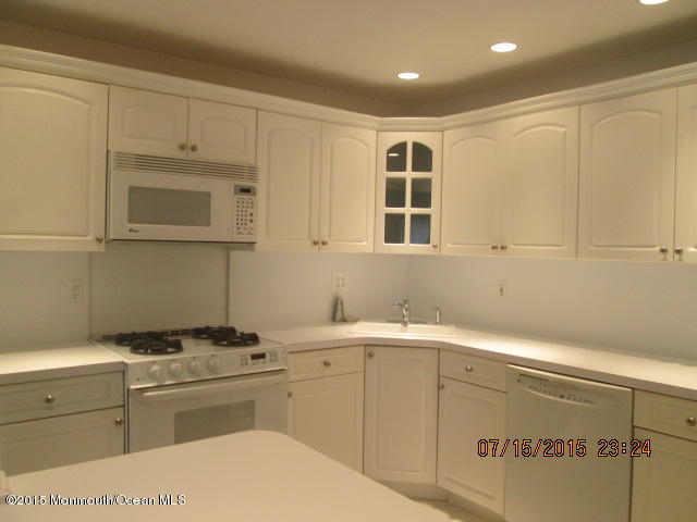 504 Harding Road, Unit 6 Freehold, NJ 07728 - Photo 3 of 17 IMG_1205