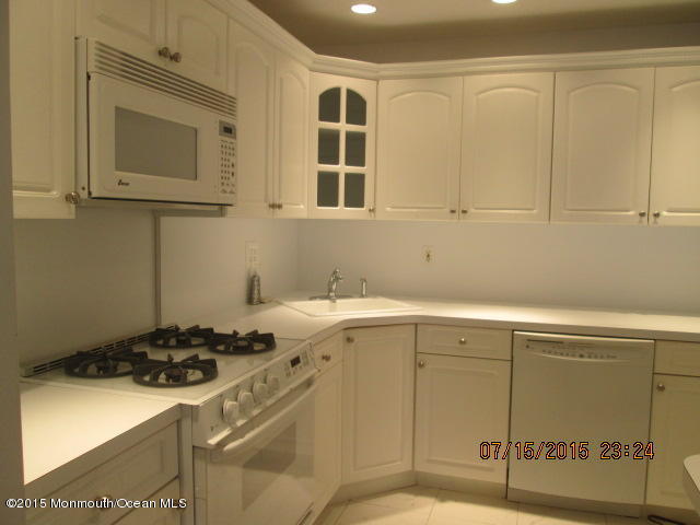 504 Harding Road, Unit 6 Freehold, NJ 07728 - Photo 4 of 17 IMG_1206