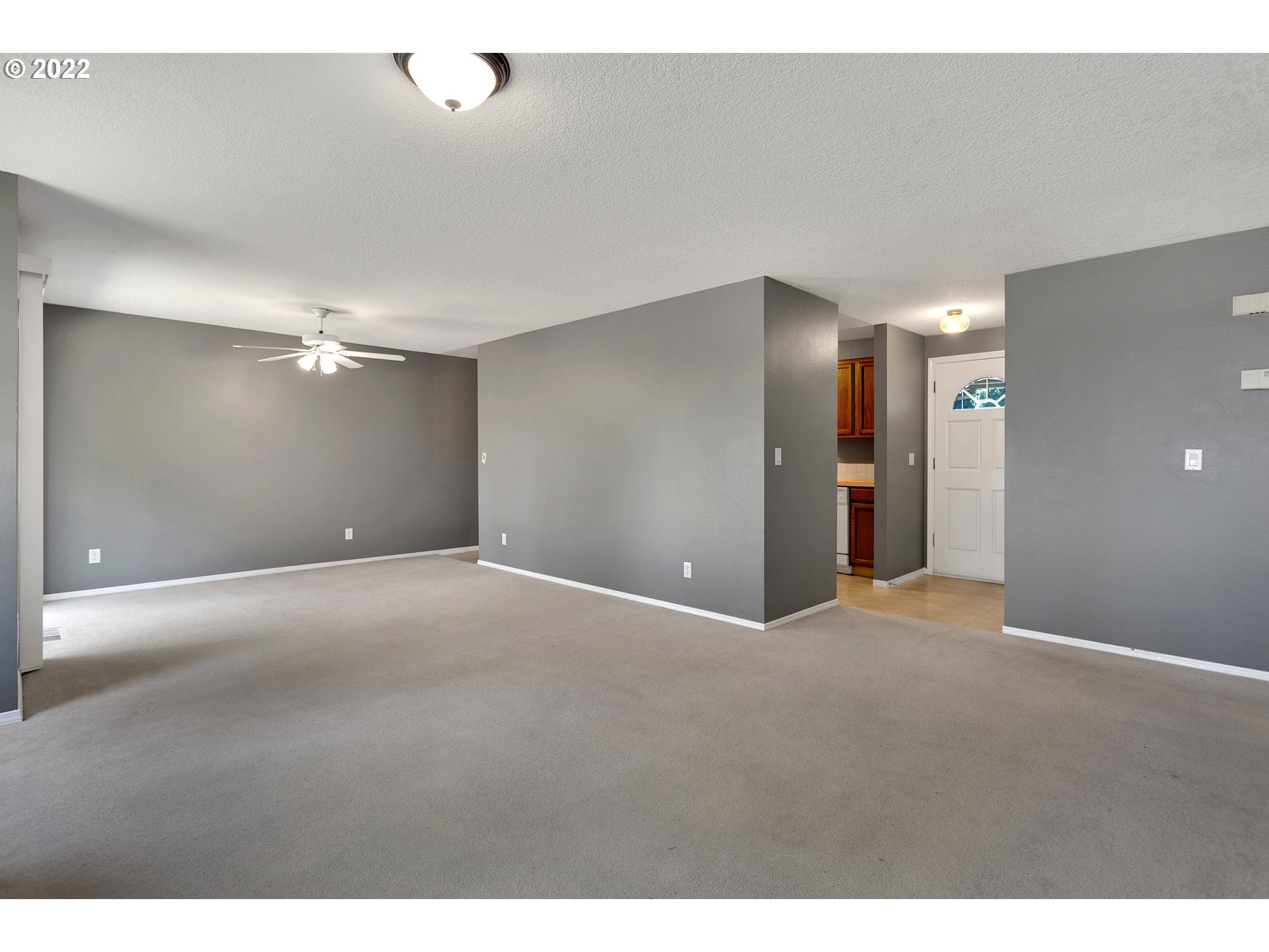 9139 Southwest Raritan Court Tualatin, OR 97062 - Photo 8 of 26 Living Room/Dining Room
