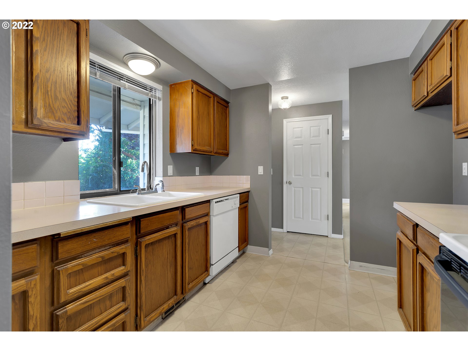 9139 Southwest Raritan Court Tualatin, OR 97062 - Photo 9 of 26 Gallery Image 9