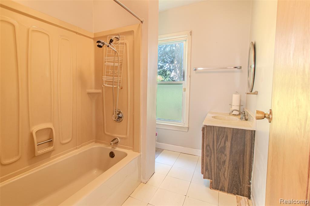 749 East Newburg Road Carleton, MI 48117 - Photo 38 of 43