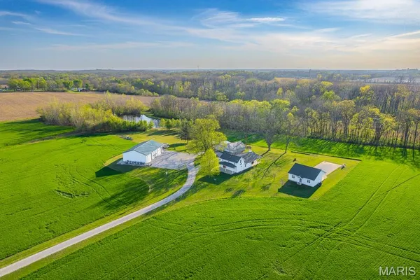 $709,900 | 21617 Emerald Road, Carlyle, IL 62231