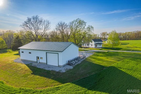 $709,900 | 21617 Emerald Road, Carlyle, IL 62231