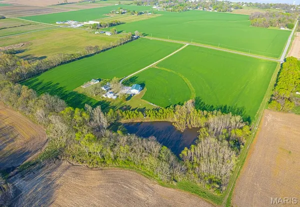 $709,900 | 21617 Emerald Road, Carlyle, IL 62231