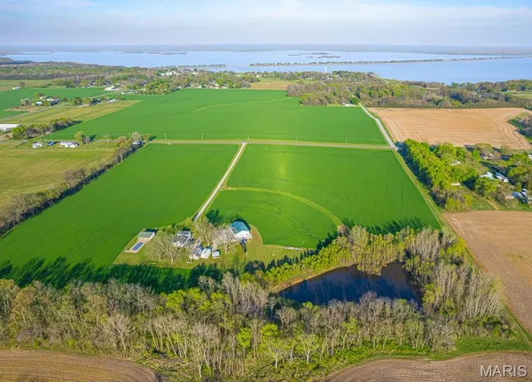 $709,900 | 21617 Emerald Road, Carlyle, IL 62231