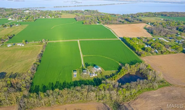 $709,900 | 21617 Emerald Road, Carlyle, IL 62231