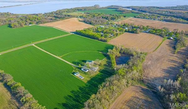 $709,900 | 21617 Emerald Road, Carlyle, IL 62231