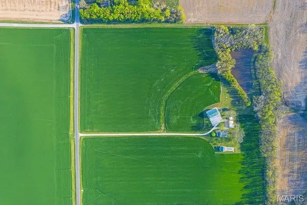 $709,900 | 21617 Emerald Road, Carlyle, IL 62231