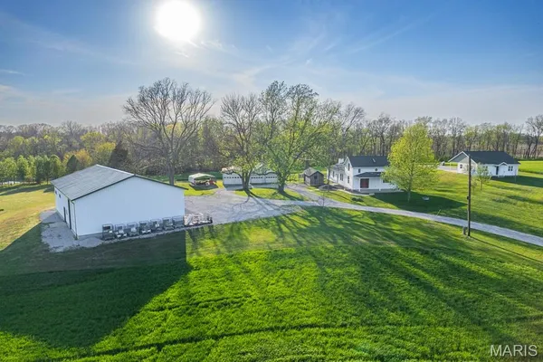 $709,900 | 21617 Emerald Road, Carlyle, IL 62231