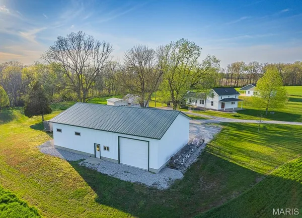 $709,900 | 21617 Emerald Road, Carlyle, IL 62231