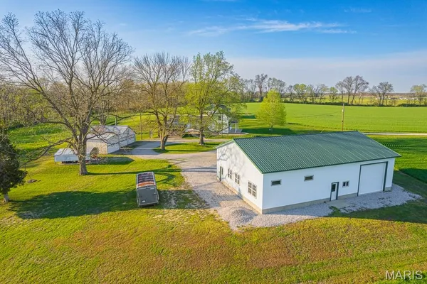 $709,900 | 21617 Emerald Road, Carlyle, IL 62231