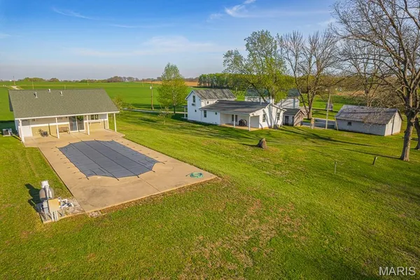$709,900 | 21617 Emerald Road, Carlyle, IL 62231