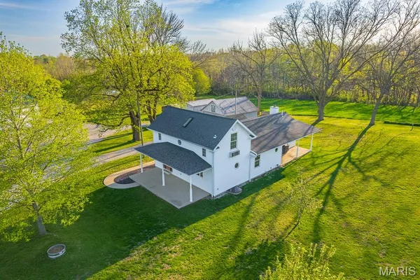 $709,900 | 21617 Emerald Road, Carlyle, IL 62231