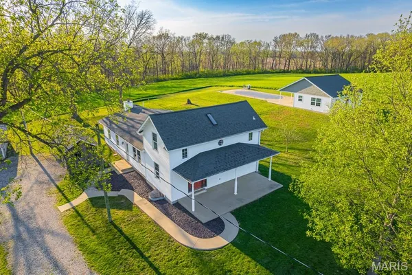 $709,900 | 21617 Emerald Road, Carlyle, IL 62231