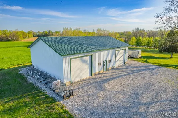 $709,900 | 21617 Emerald Road, Carlyle, IL 62231