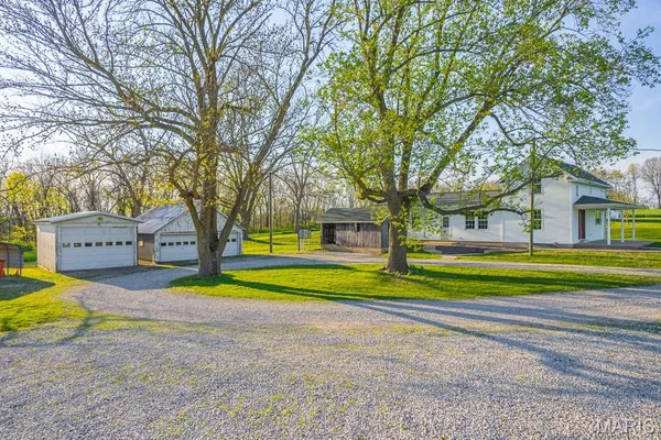 $709,900 | 21617 Emerald Road, Carlyle, IL 62231