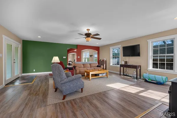 $709,900 | 21617 Emerald Road, Carlyle, IL 62231