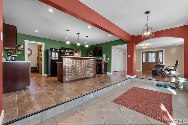 $709,900 | 21617 Emerald Road, Carlyle, IL 62231