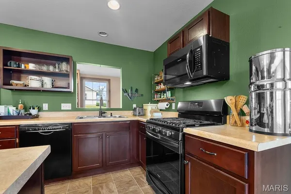 $709,900 | 21617 Emerald Road, Carlyle, IL 62231