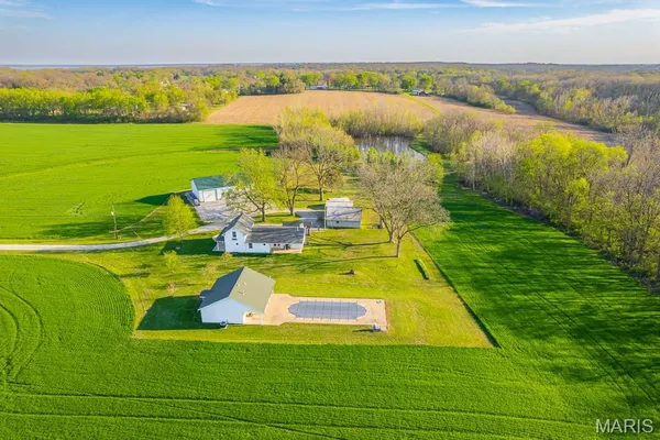 $709,900 | 21617 Emerald Road, Carlyle, IL 62231